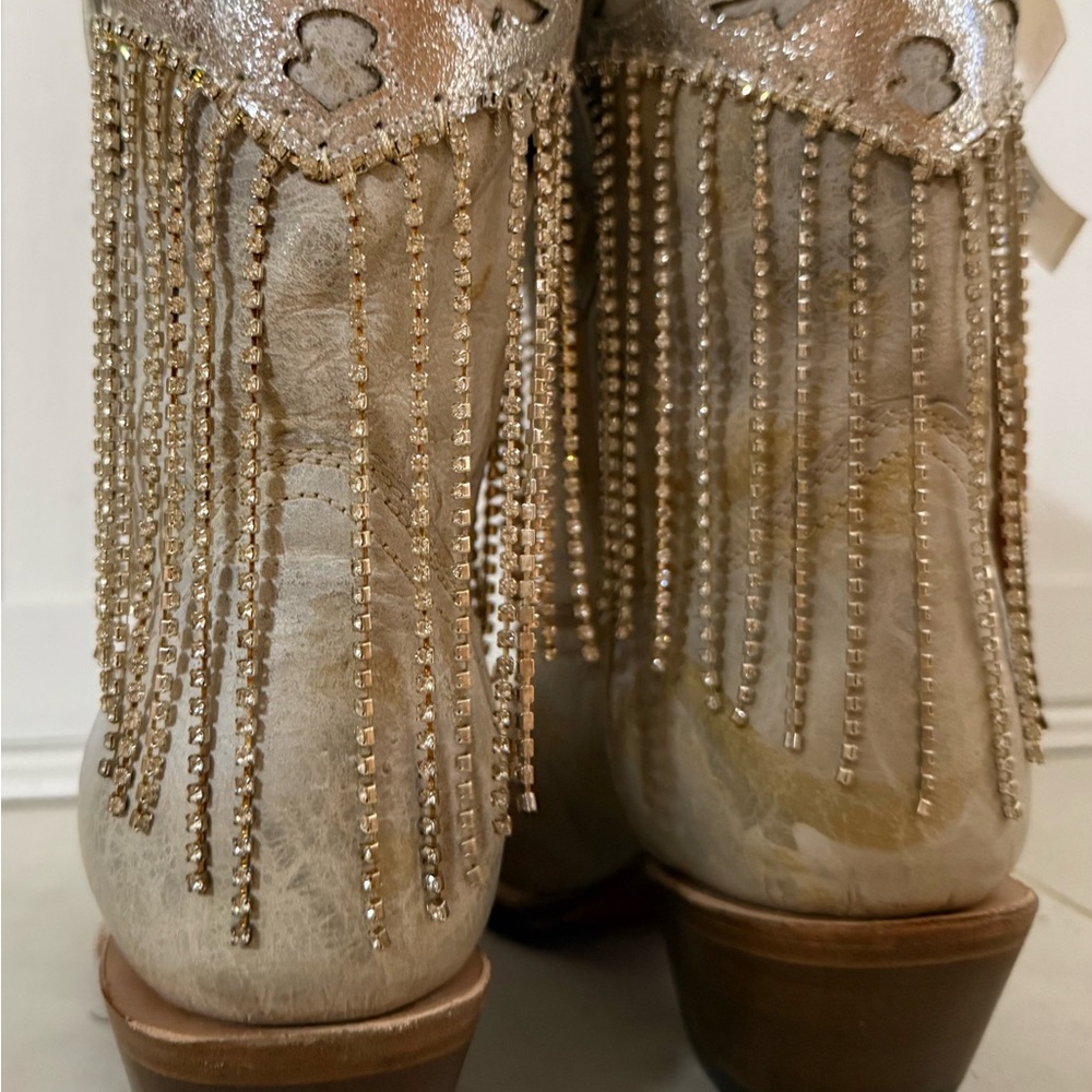 NWT Stunning distressed look white/grey Embellished Western Boots Crystal Fringe - Picture 16 of 16